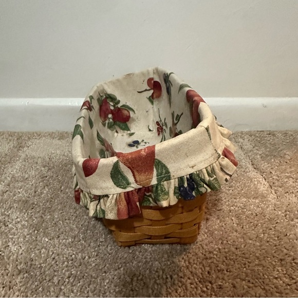 Longaberger Large Desktop Basket with Fruit Liner - Picture 2 of 9